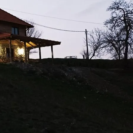 Etno Kuca Ostrvica Casa de Férias *