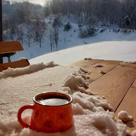 Etno Kuca Ostrvica * Varnice