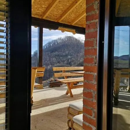 Etno Kuca Ostrvica * Varnice