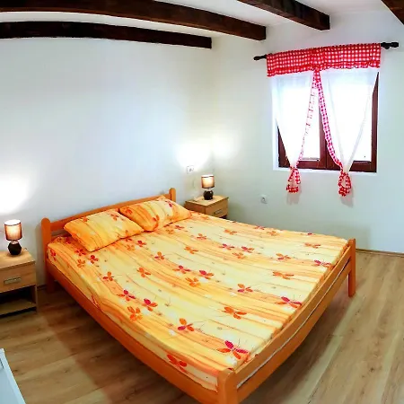 Semesterbostad Etno Kuca Ostrvica