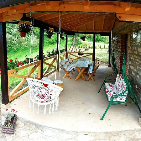 Etno Kuca Ostrvica * Varnice