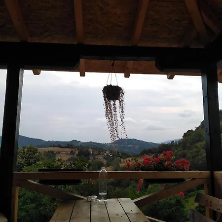 Etno Kuca Ostrvica Casa de Férias