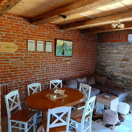 Etno Kuca Ostrvica * Varnice