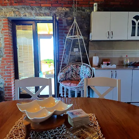 Etno Kuca Ostrvica * Varnice