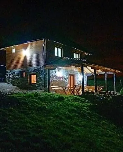 Etno Kuca Ostrvica Casa vacanze *