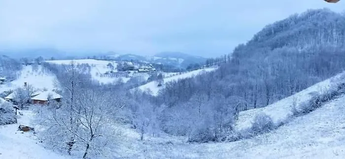 Etno Kuca Ostrvica * Varnice