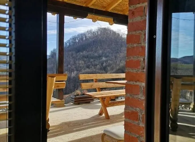 Etno Kuca Ostrvica * Varnice