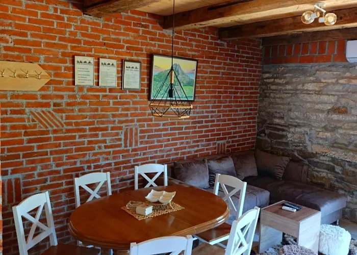 Etno Kuca Ostrvica * Varnice